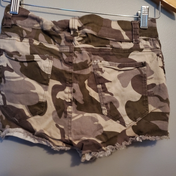 Seduction - Camo Shorts - Size S/M - Picture 8 of 9